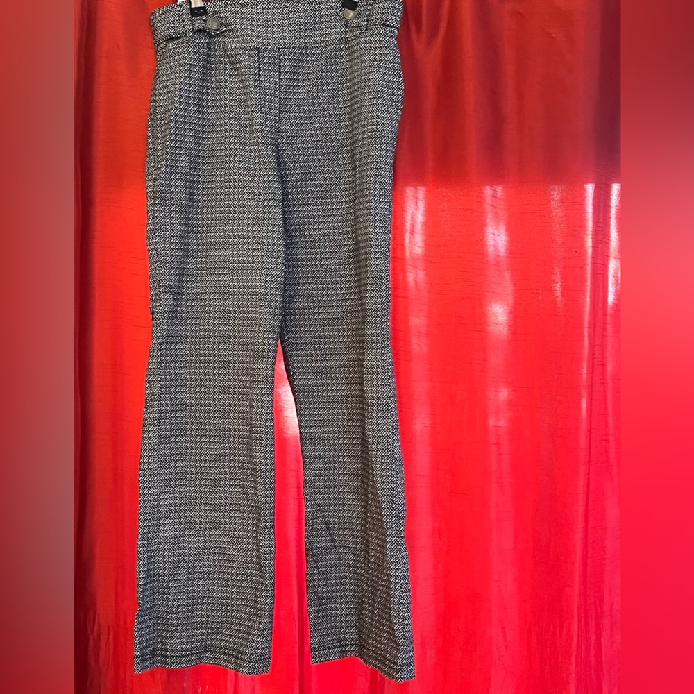 PREOWNED Robert Louis Black & White Stretch Pants – M, Snug